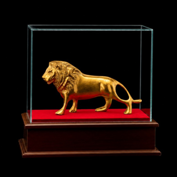 ( V-i058 ) Royal lion with Wooden display Box